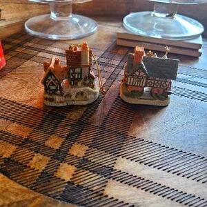 David Winter Cottage Ornaments Will-o-the Wisp and  The Grange